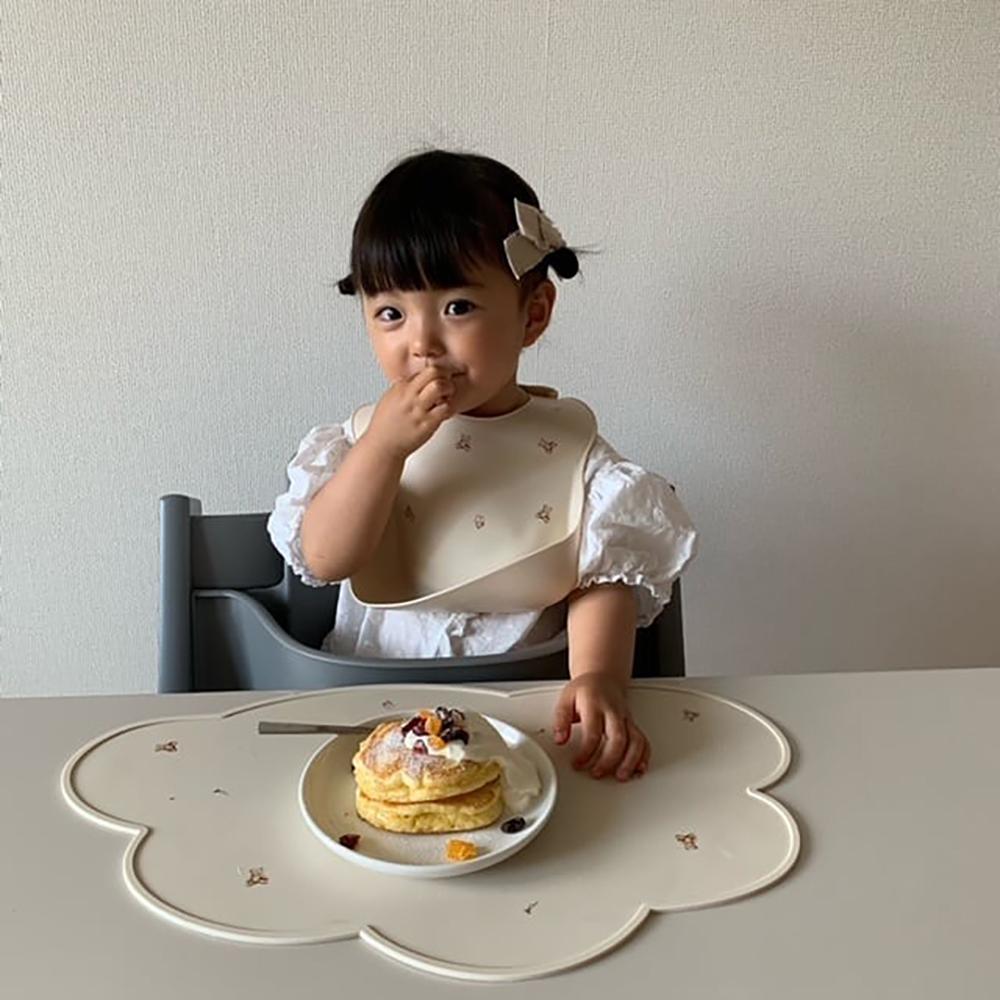 Trickholic baby food silicone bib